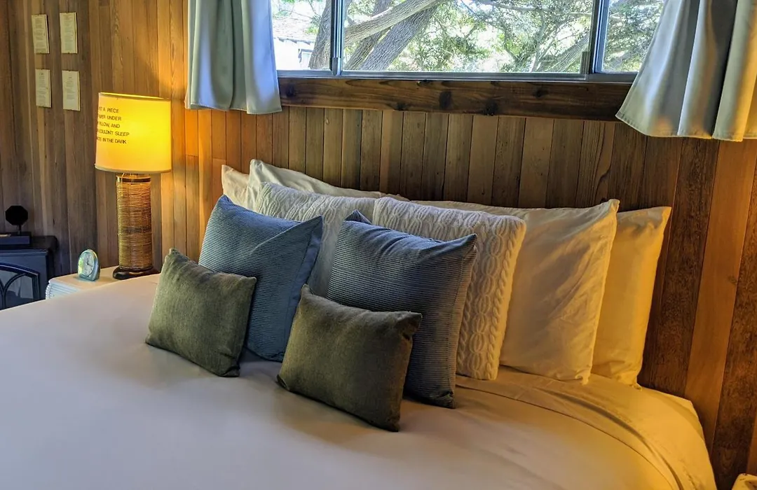 The Andiron Seaside Inn & Cabins-1